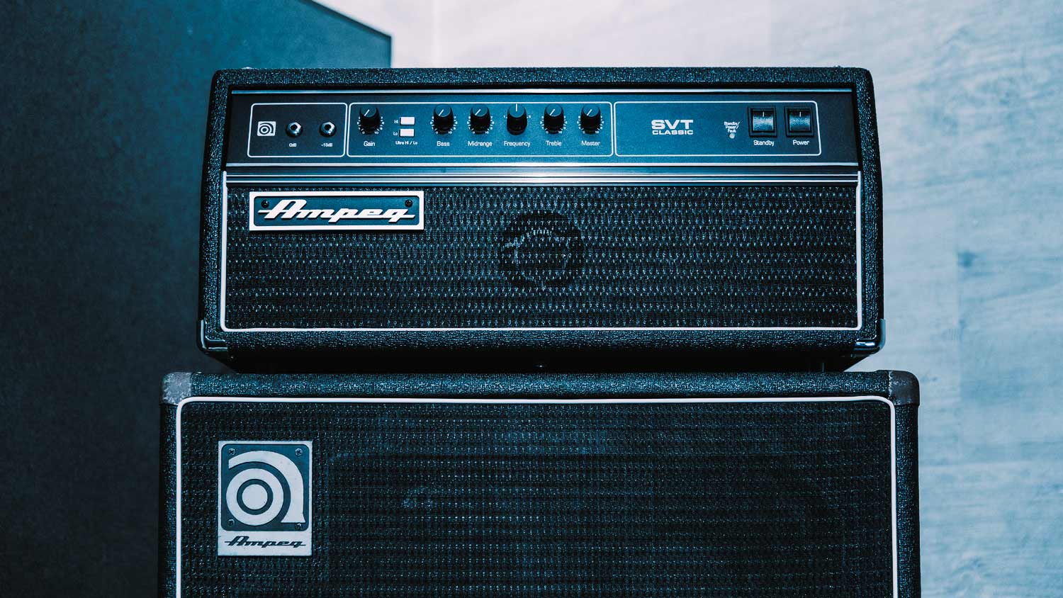 ベースアンプ：アンペグSVT-CLASSIC+SVT810E
